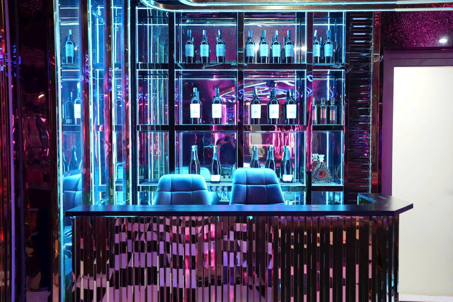 Bar rượu vang — không gian giao lưu